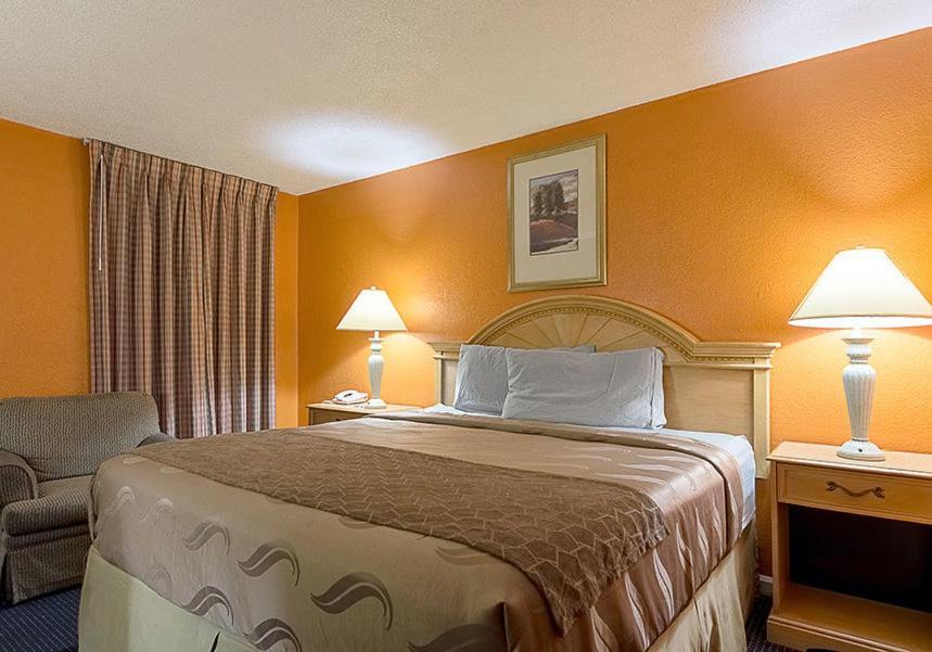 Highway Hotel Paris
