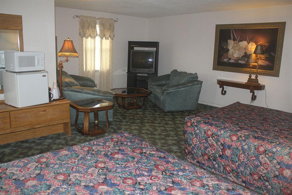 Highway Hotel