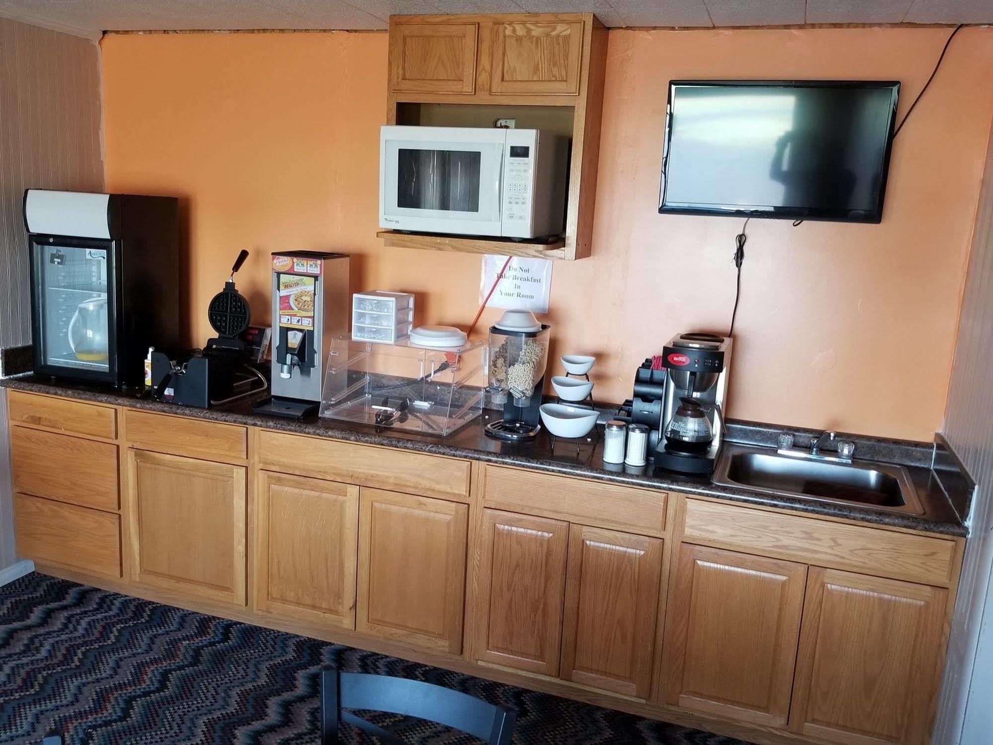 Highway Hotel