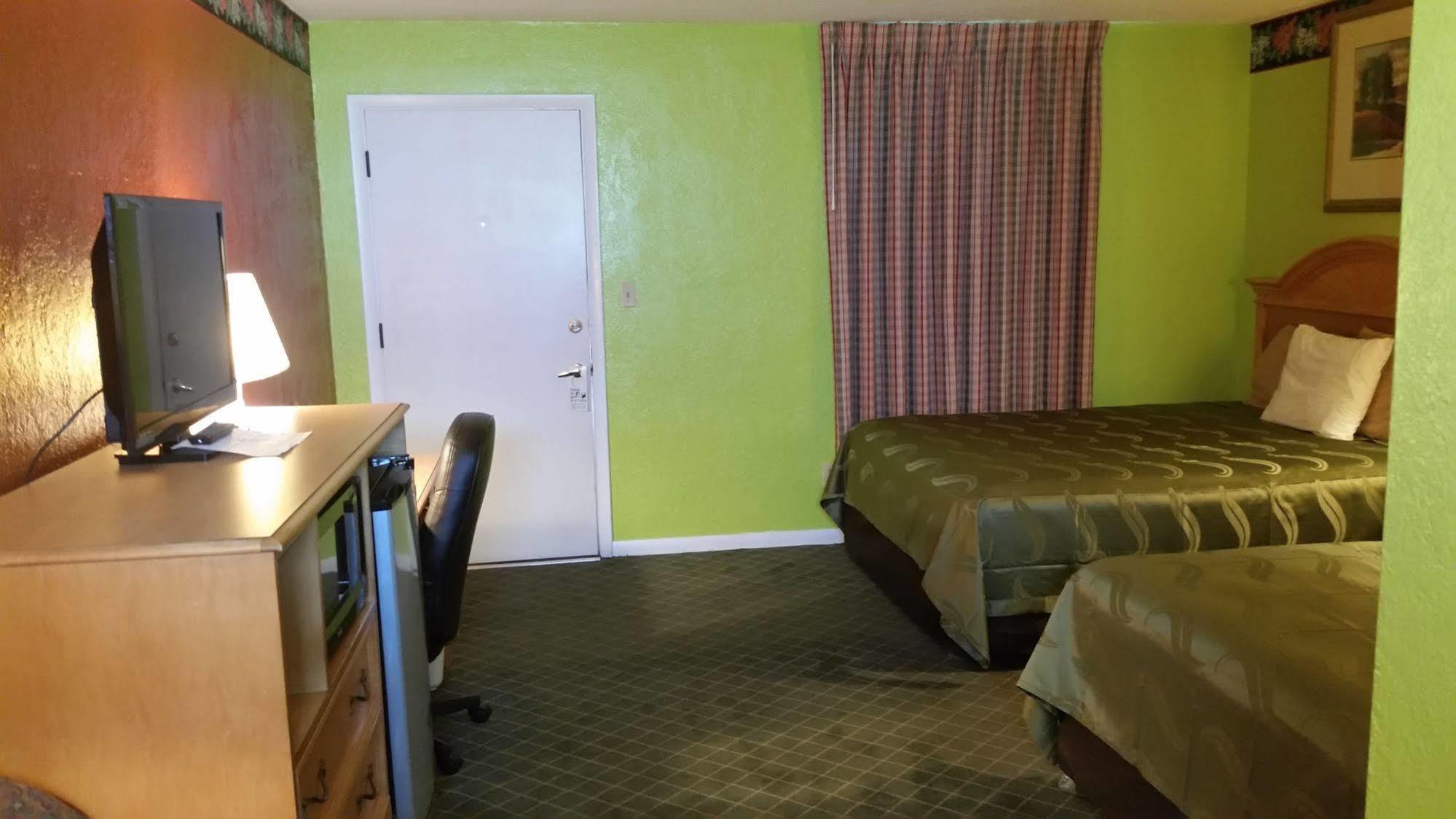 Hotel Highway
