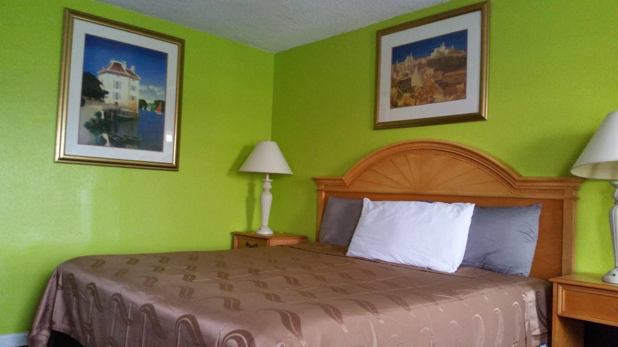Highway Hotel 3*